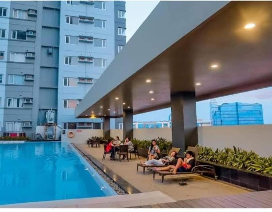 Nice Corner Ayala 1 Bedroom Condo At Heart Of Davao City With Hi Speed Wi Fi Internet Eksteriør billede